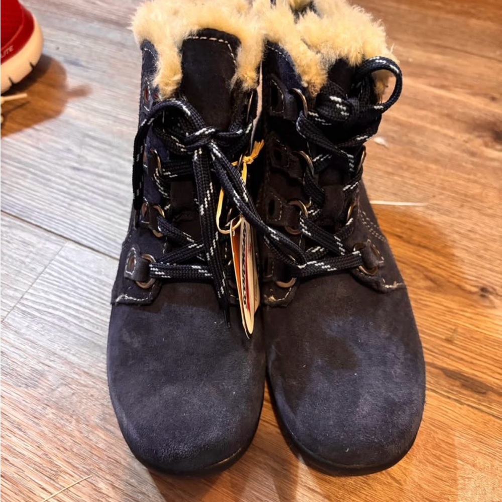 Cozy Black Fur-Lined Winter Boots